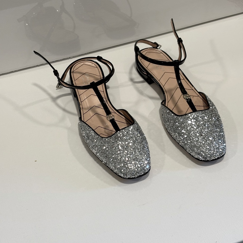 Gucci Silver Glitter Flats with Black Straps